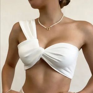 One shoulder twist crop top.